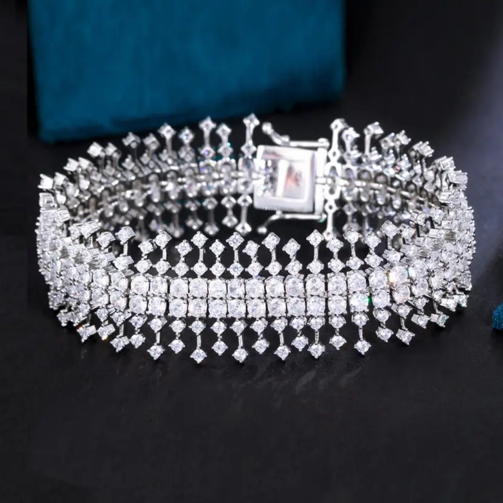 Gorgeous Silver Zircon Bracelet - Picture 3 of 6
